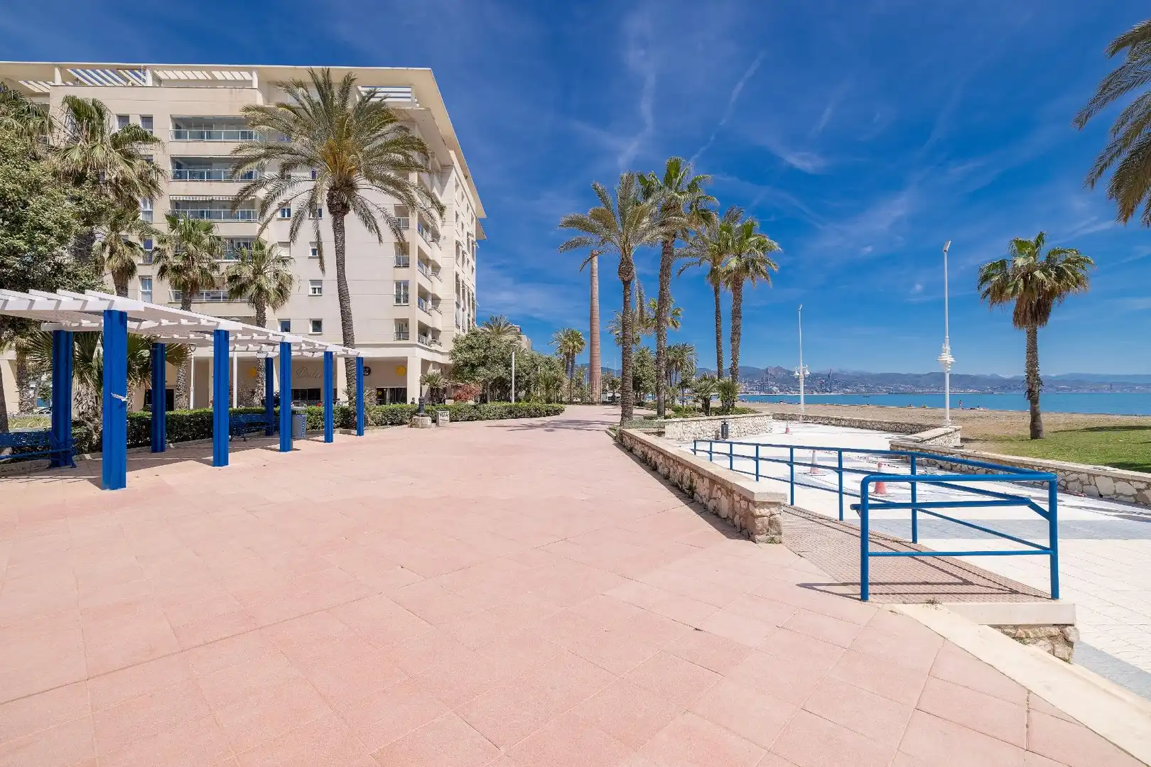 Vista exterior de Pis en venda en Málaga amb Aire condicionat, Calefacció i Jardí privat