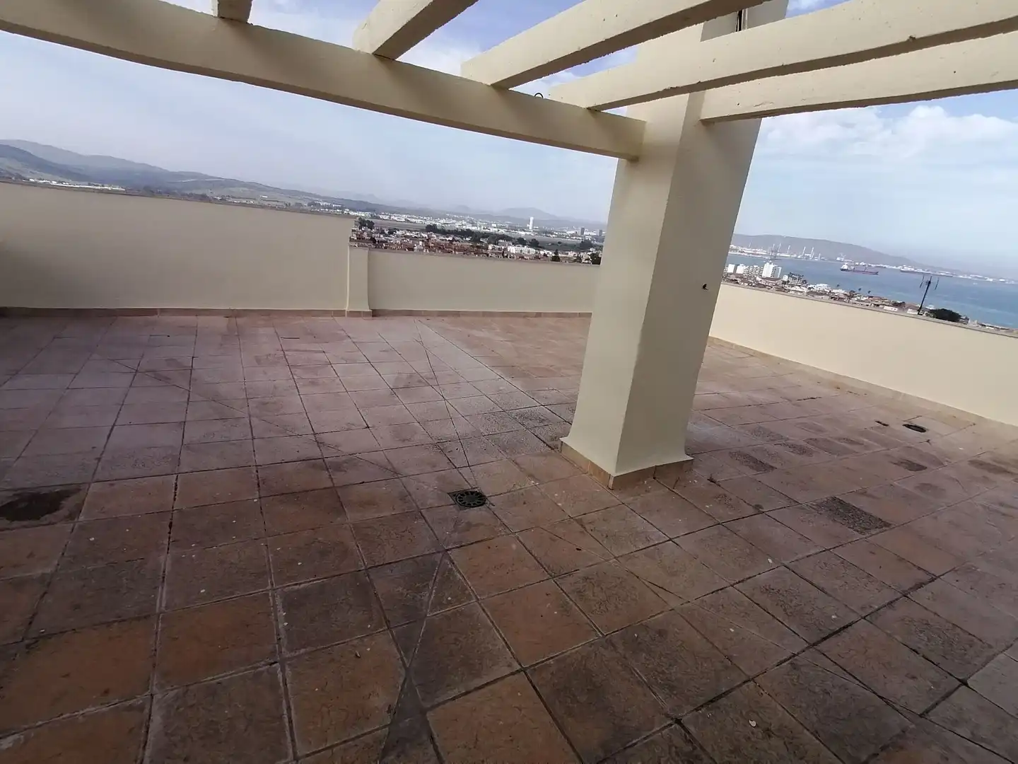 Terraza de Ático de alquiler en Algeciras con Aire acondicionado