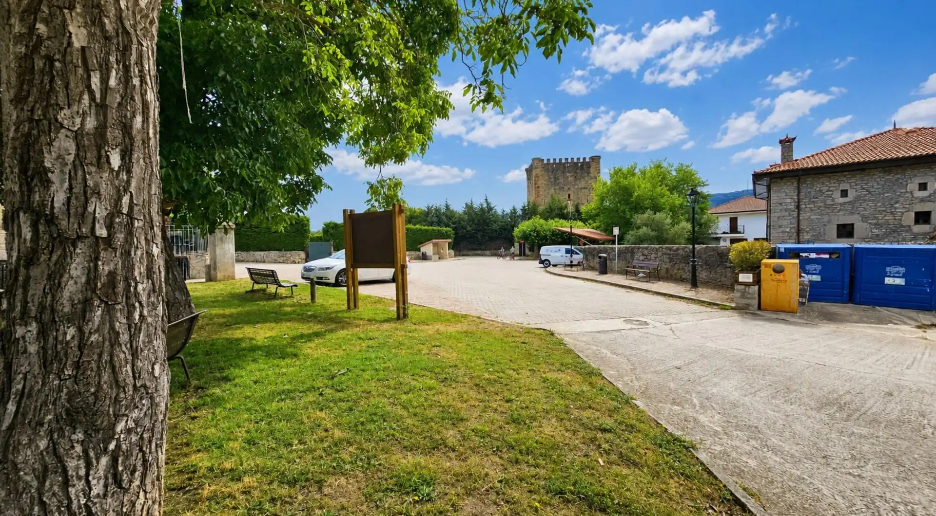 Aparcament de Casa o xalet en venda en Valle de Mena amb Jardí privat, Traster i Balcó