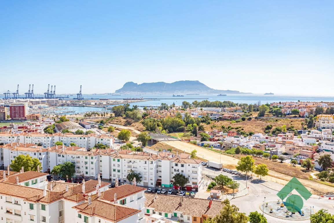 Vista exterior de Pis en venda en Algeciras amb Terrassa