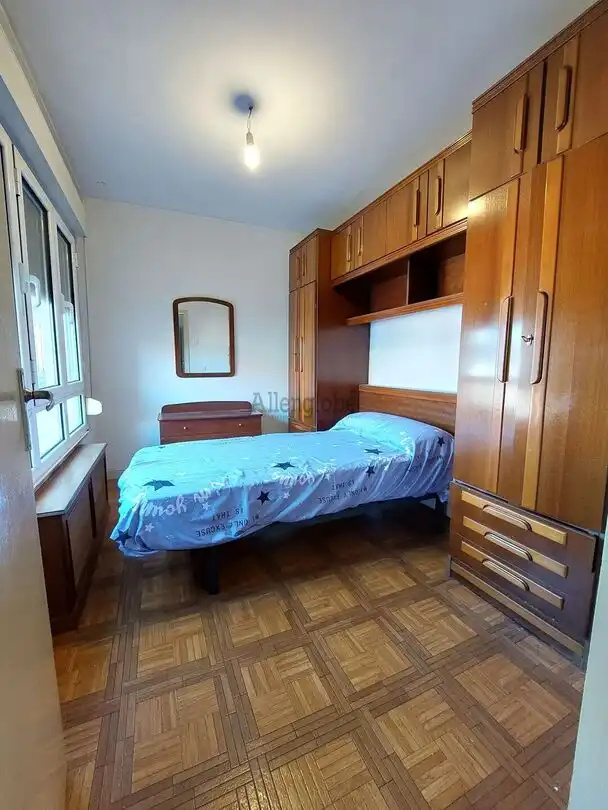 Habitación de Piso en venta en Oviedo  con Calefacción