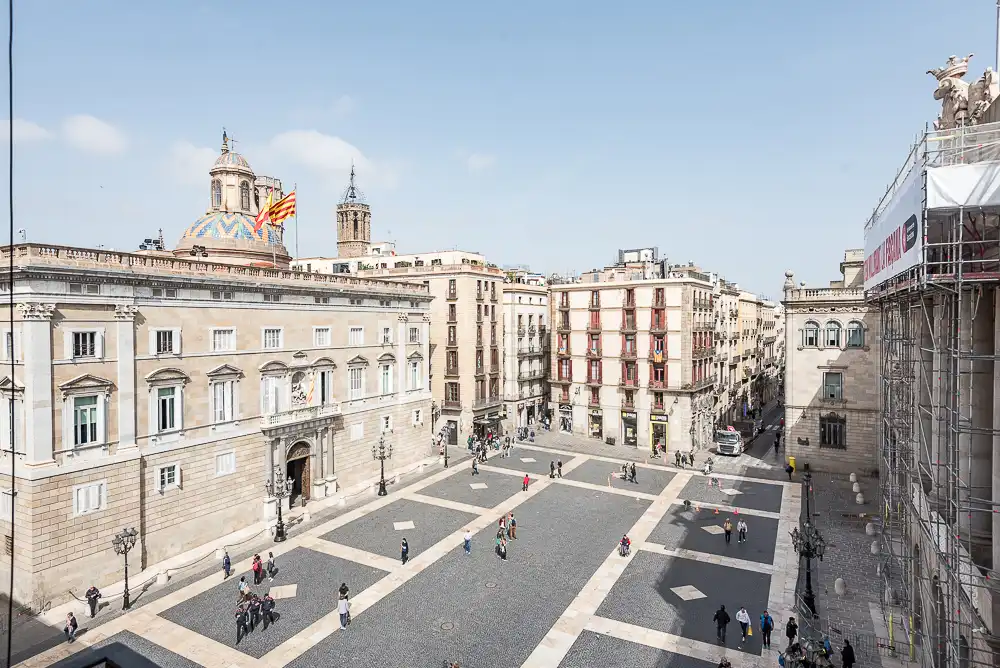 Pis de lloguer a Plaça de Sant Jaume, Barri Gòtic