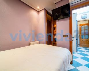 Bedroom of Building for sale in  Madrid Capital