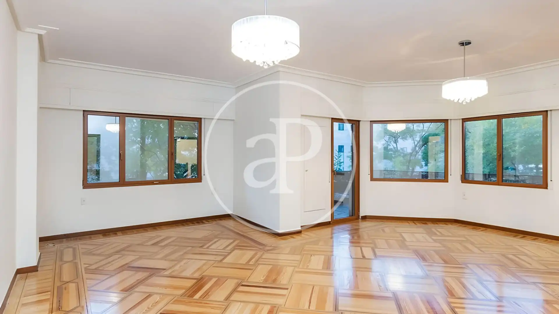 Flat for rent in Casado del Alisal, Jerónimos