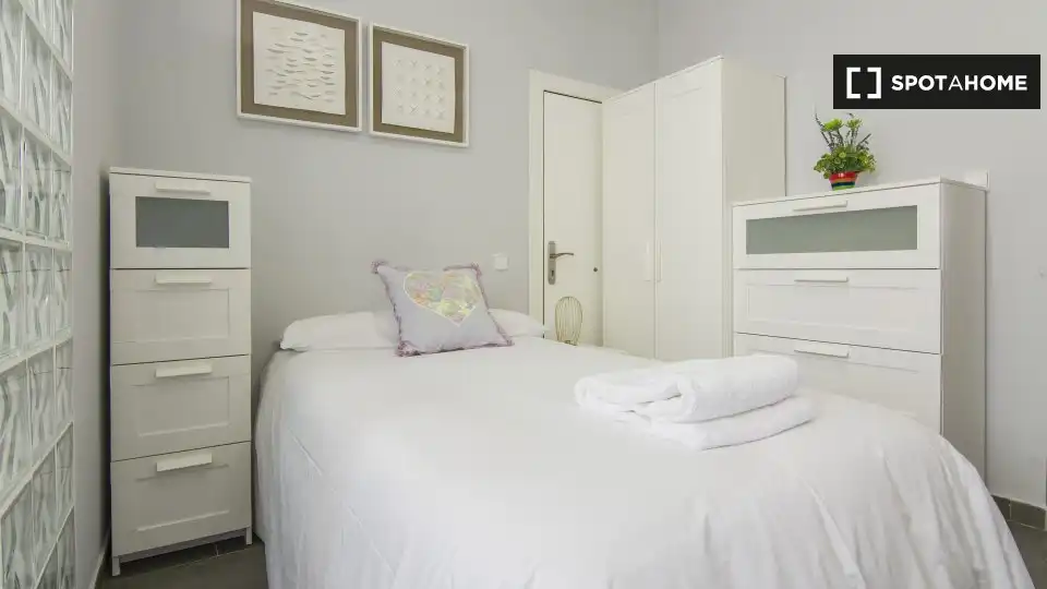 Habitación de Apartamento para compartir en Madrid con Aire acondicionado, Calefacción y Terraza