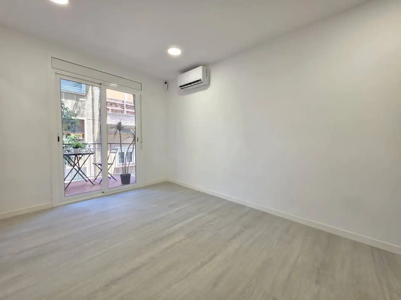 Dormitori de Pis en venda en Barcelona amb Aire condicionat, Parquet i Terrassa