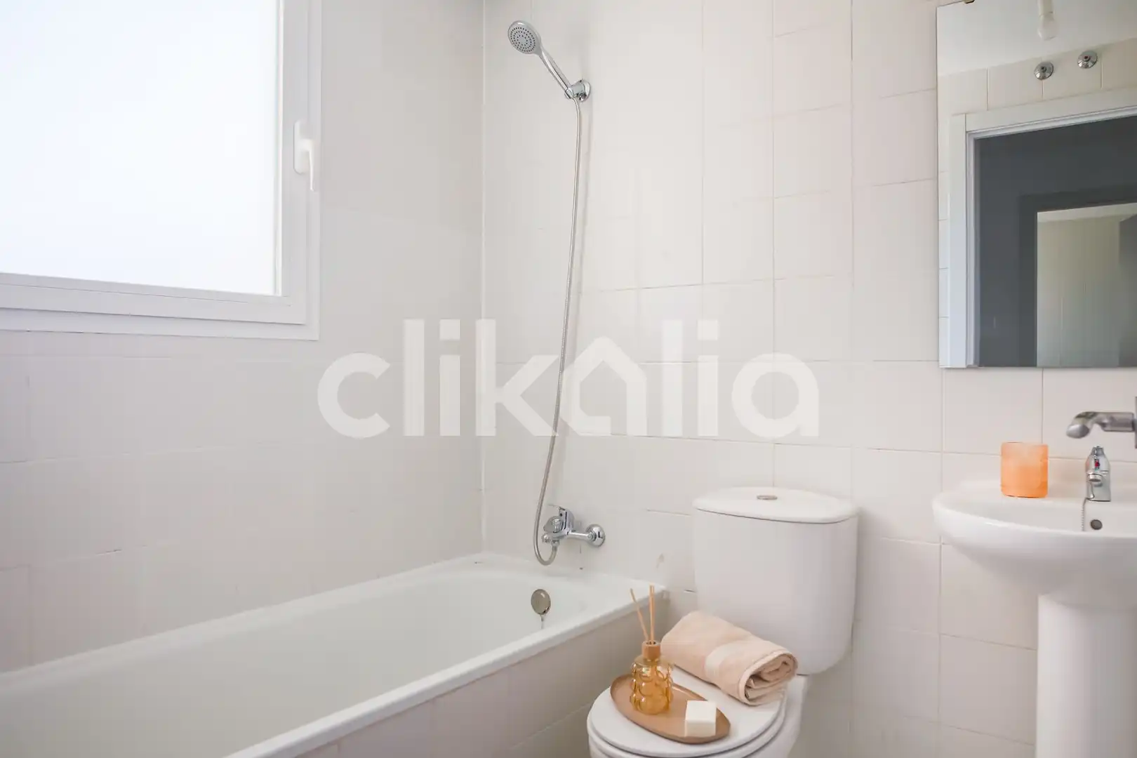 Bathroom of Flat for sale in Madrid  with Heating, Terrace and Storage room
