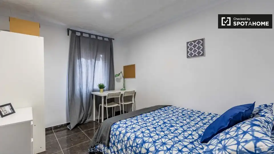 Schlafzimmer von Wohnung zur Miete in Valencia mit Klimaanlage, Heizung und Möbliert