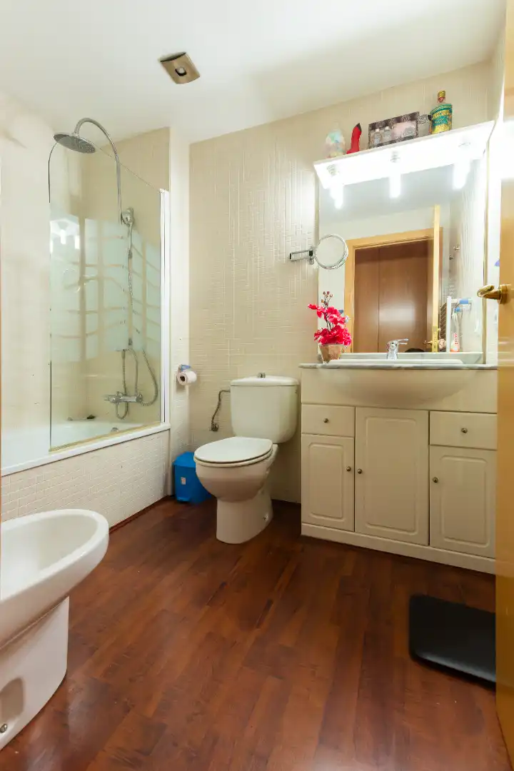 Baño de Piso en venta en Figueres con Aire acondicionado, Parquet y Balcón