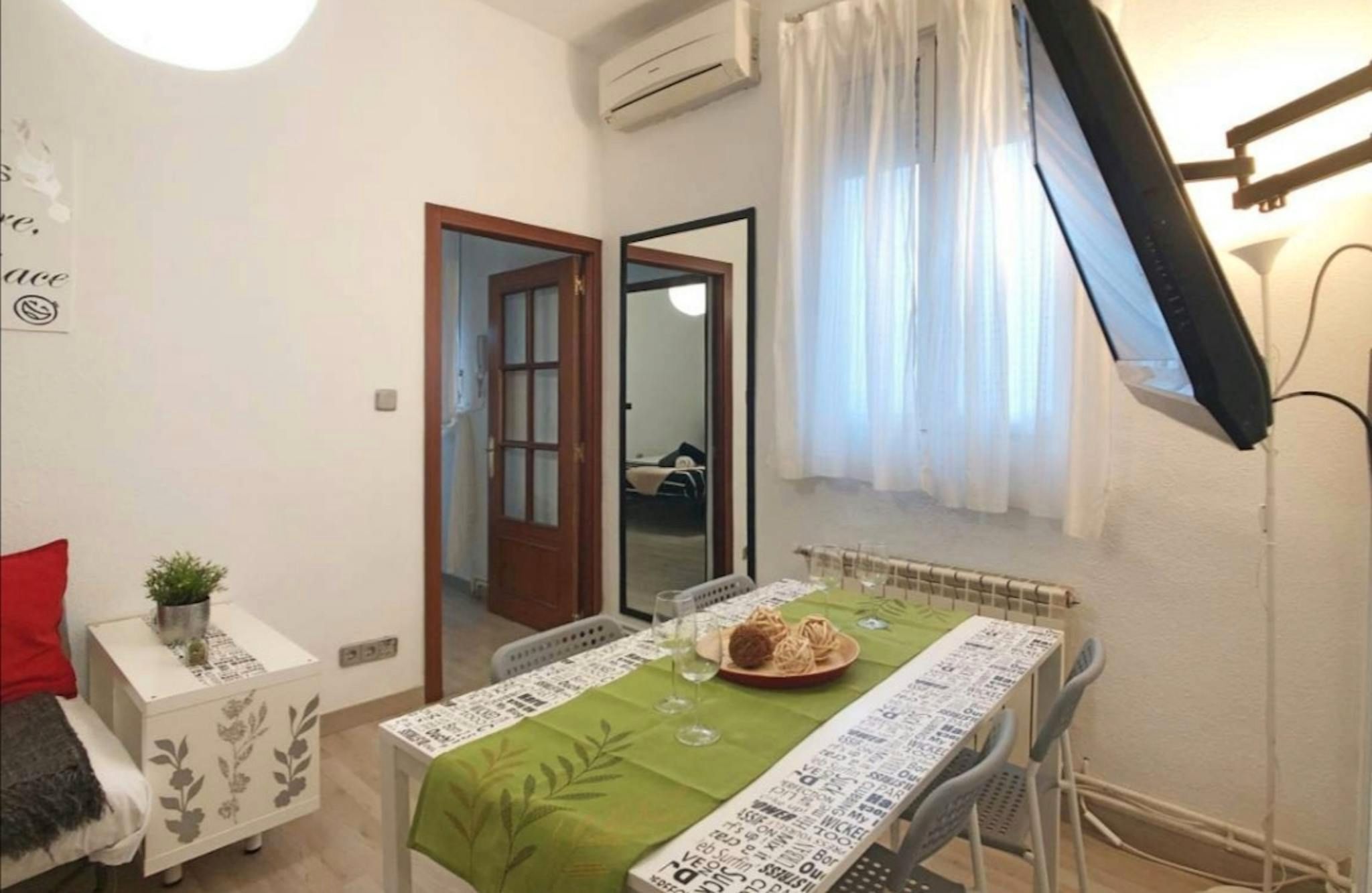 Dining room of Flat to rent in  Madrid Capital  with Air Conditioner, Heating and Furnished