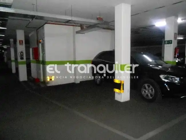 Parking de Piso de alquiler en Madrid con Aire acondicionado, Terraza y Trastero