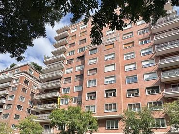 Pis amb balcó en venda a Barrio de Salamanca