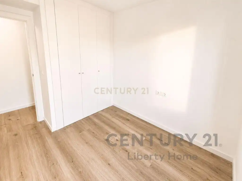 Dormitori de Apartament de lloguer en Valencia amb Aire condicionat, Jardí privat i Forn