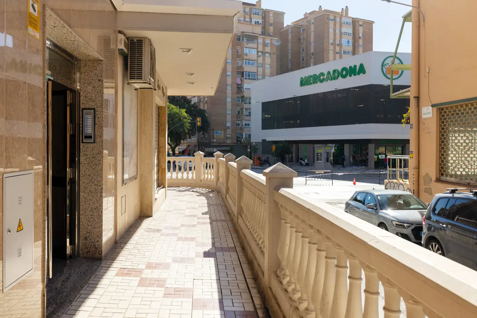 Vista exterior de Local en venda en Málaga amb Aire condicionat, Calefacció i Terrassa