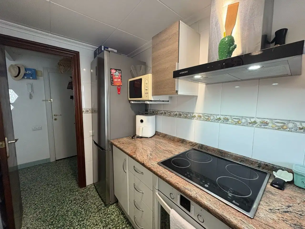 Küche von Wohnung zum Verkauf in Cullera mit Klimaanlage, Privatgarten und Terrasse