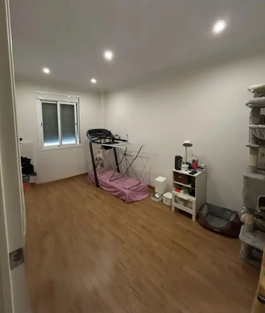 Wohnung zum Verkauf in Utrera mit Klimaanlage, Parkett und Abstellraum