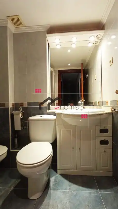 Baño de Piso en venta en Barakaldo  con Calefacción, Trastero y Amueblado