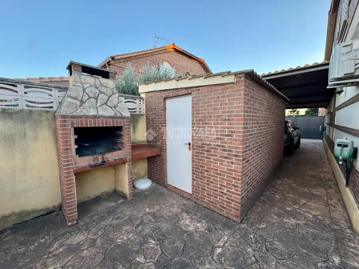 Casa adosada en venta en Villanueva de la Torre con Aire acondicionado
