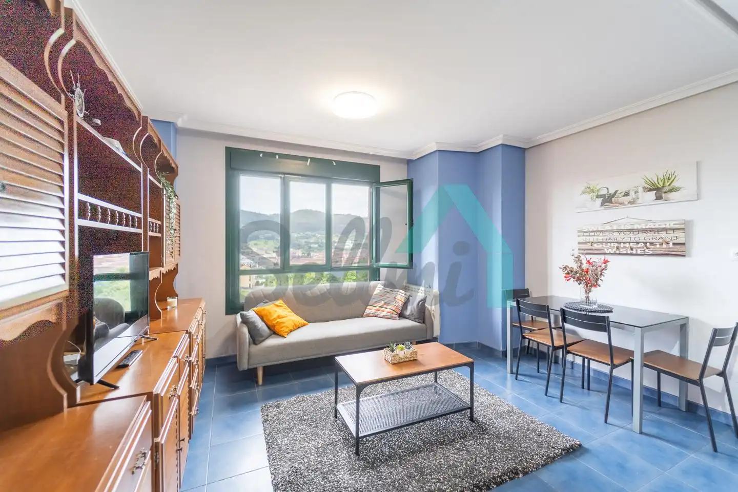 Sala d'estar de Pis de lloguer en Oviedo  amb Calefacció, Parquet i Terrassa