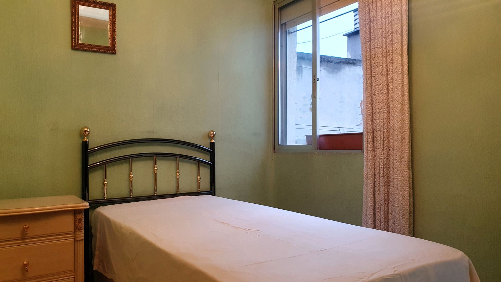 Habitación de Piso en venta en  Madrid Capital con Aire acondicionado, Calefacción y Amueblado