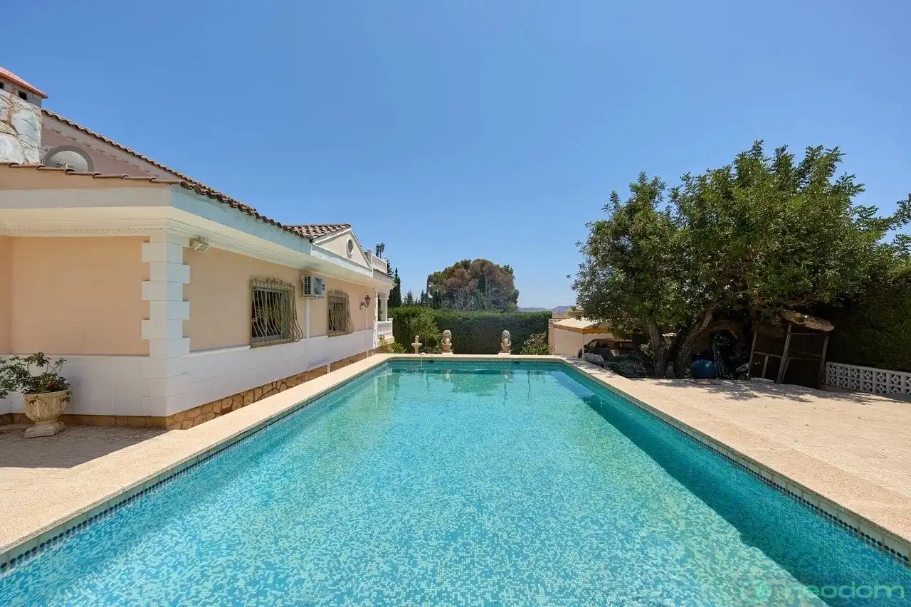 Piscina de Casa o chalet en venta en La Nucia con Aire acondicionado, Calefacción y Terraza