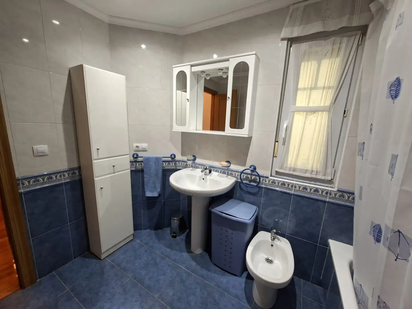 Baño de Piso en venta en Suances con Calefacción, Terraza y Amueblado