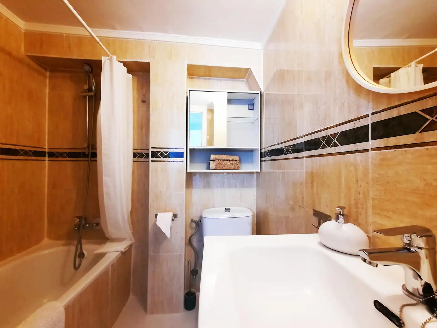 Baño de Local en venta en Marbella con Aire acondicionado