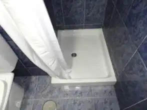 Badezimmer von Wohnung zur Miete in Gijón  mit Parkett, Möbliert und Waschmaschine