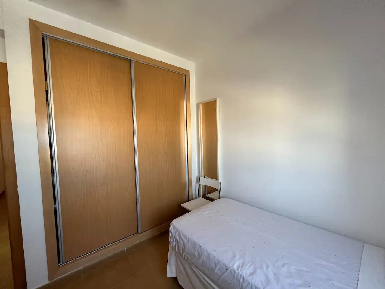 Habitación de Casa adosada en venta en Vélez-Málaga con Aire acondicionado, Calefacción y Jardín privado