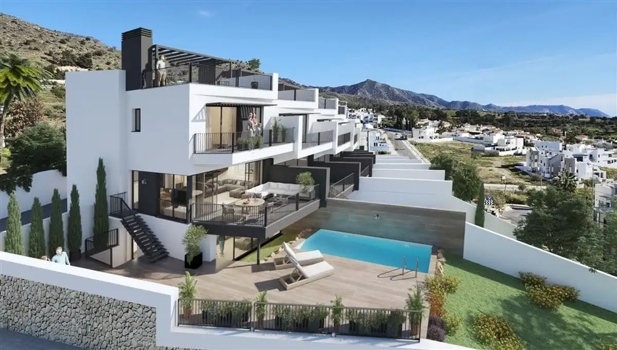 Vista exterior de Casa adosada en venta en Nerja con Calefacción, Terraza y Piscina