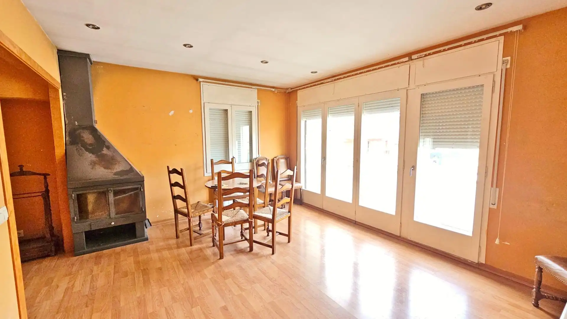 Sala d'estar de Casa o xalet en venda en Olot amb Aire condicionat, Calefacció i Parquet
