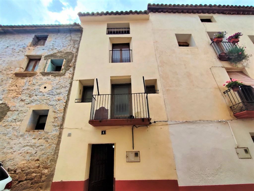 Vista exterior de Finca rústica en venda en Torre del Compte amb Balcó