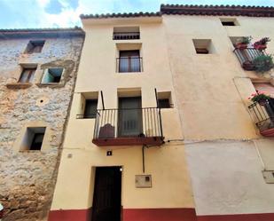 Vista exterior de Finca rústica en venda en Torre del Compte amb Balcó