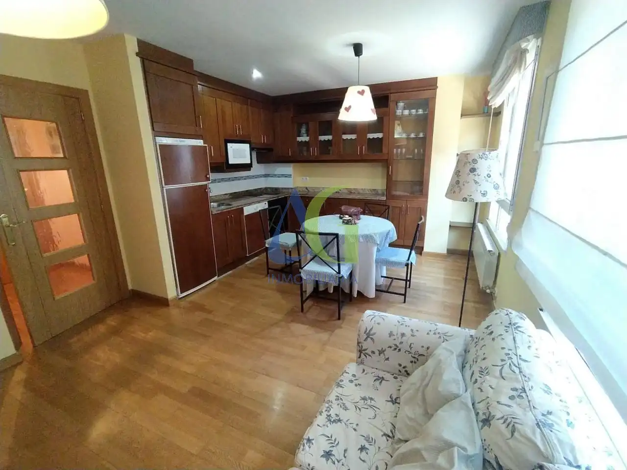 Cuina de Apartament de lloguer en Villaquilambre amb Calefacció, Parquet i Terrassa