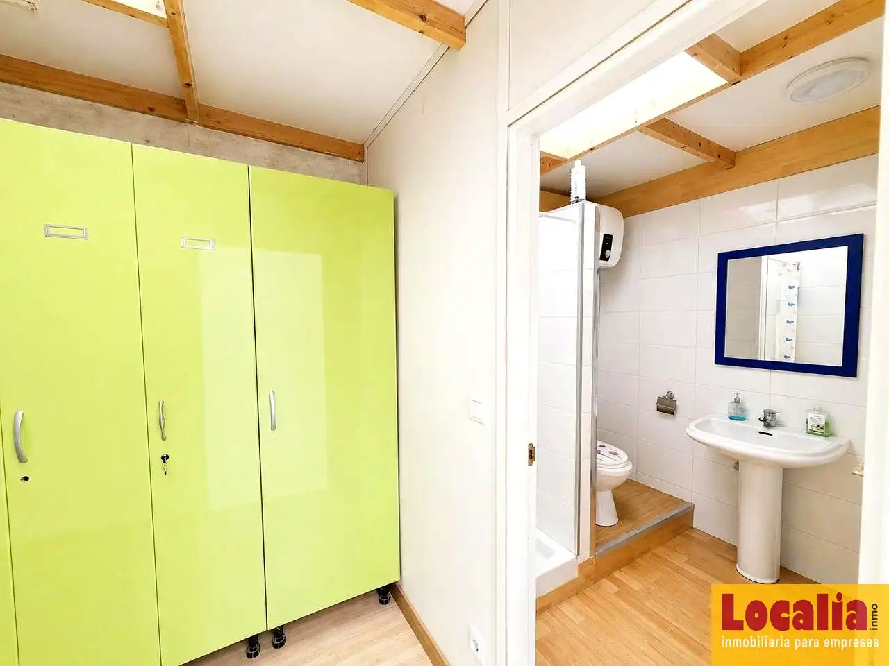 Badezimmer von Fabrikhallen zur Miete in Medio Cudeyo