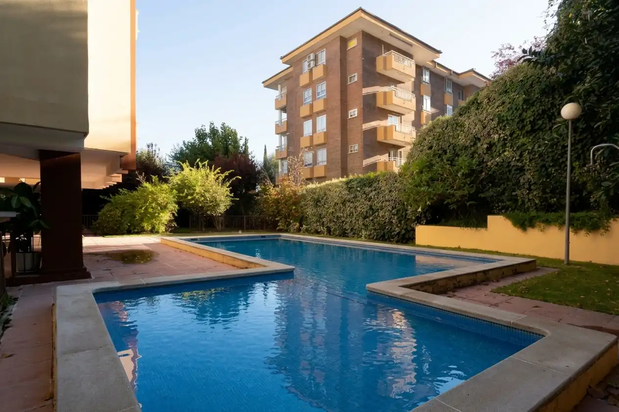 Schwimmbecken von Wohnung zum Verkauf in Jaén mit Klimaanlage, Heizung und Privatgarten