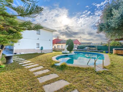 Piscina de Casa o xalet en venda en Cunit amb Jardí privat, Terrassa i Piscina