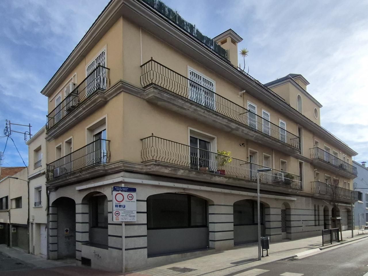Exterior view of Premises for sale in Terrassa  with Air Conditioner