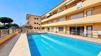 Piscina de Apartament en venda en L'Estartit amb Aire condicionat, Calefacció i Terrassa