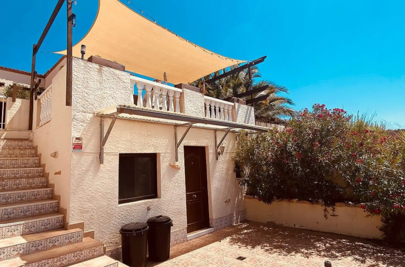 Vista exterior de Casa o xalet en venda en Orihuela amb Aire condicionat, Terrassa i Alarma