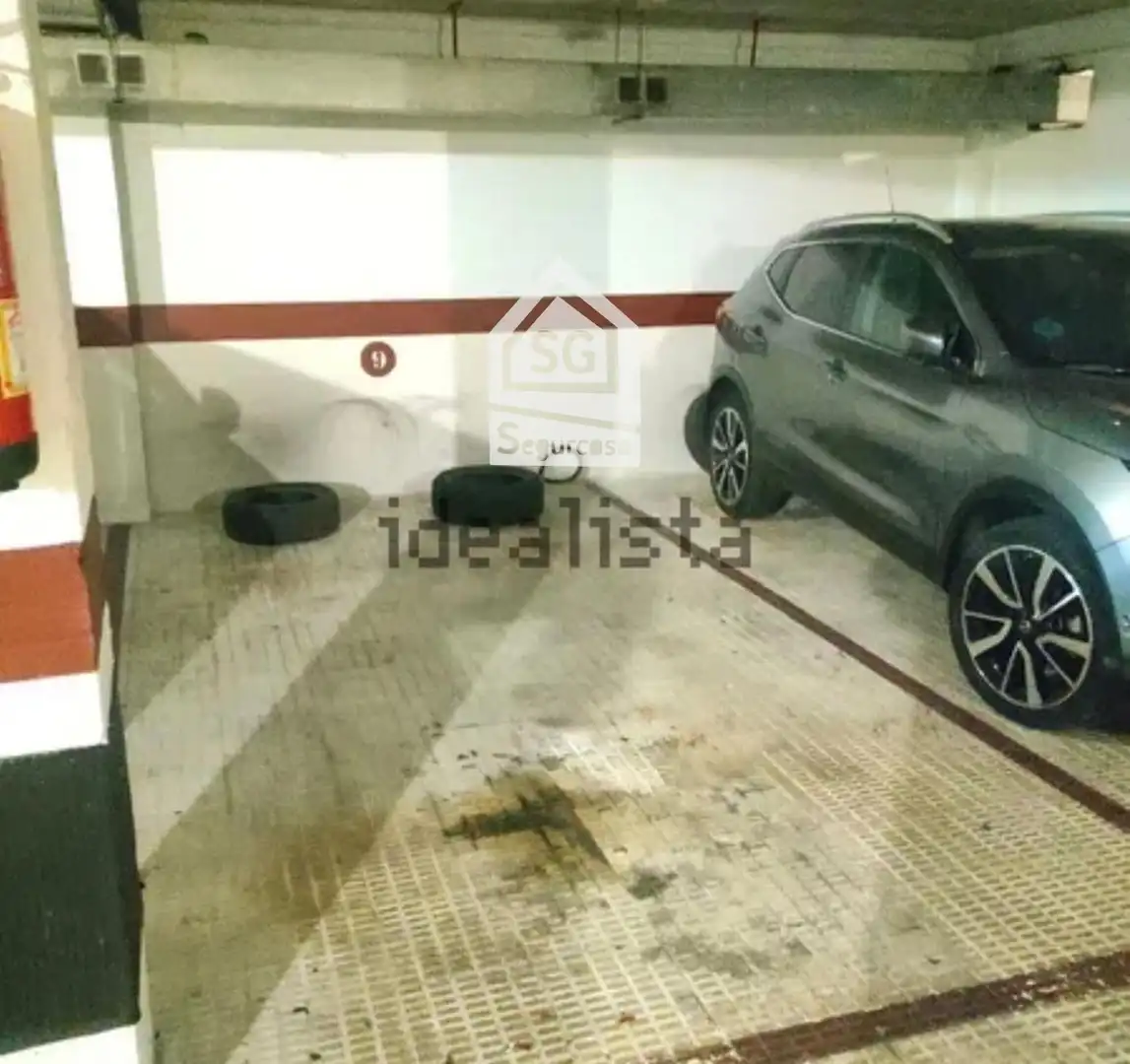 Parking de Piso en venta en Ourense Capital  con Calefacción