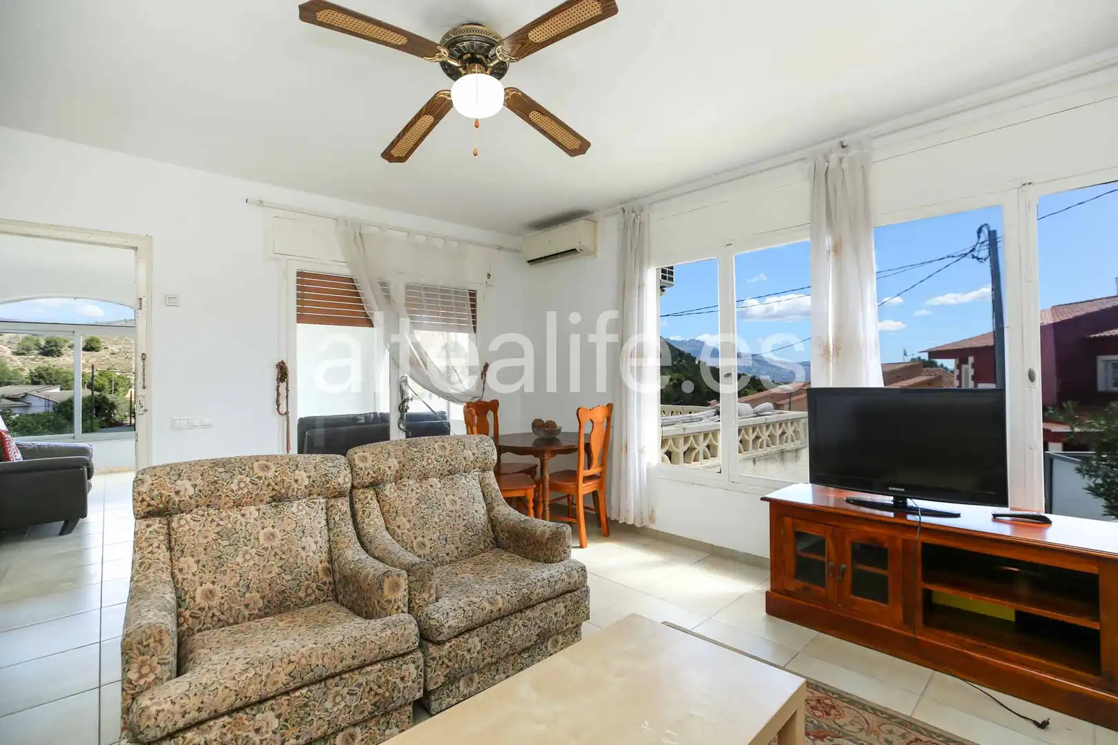 Sala de estar de Casa o chalet en venta en La Nucia con Aire acondicionado, Jardín privado y Terraza