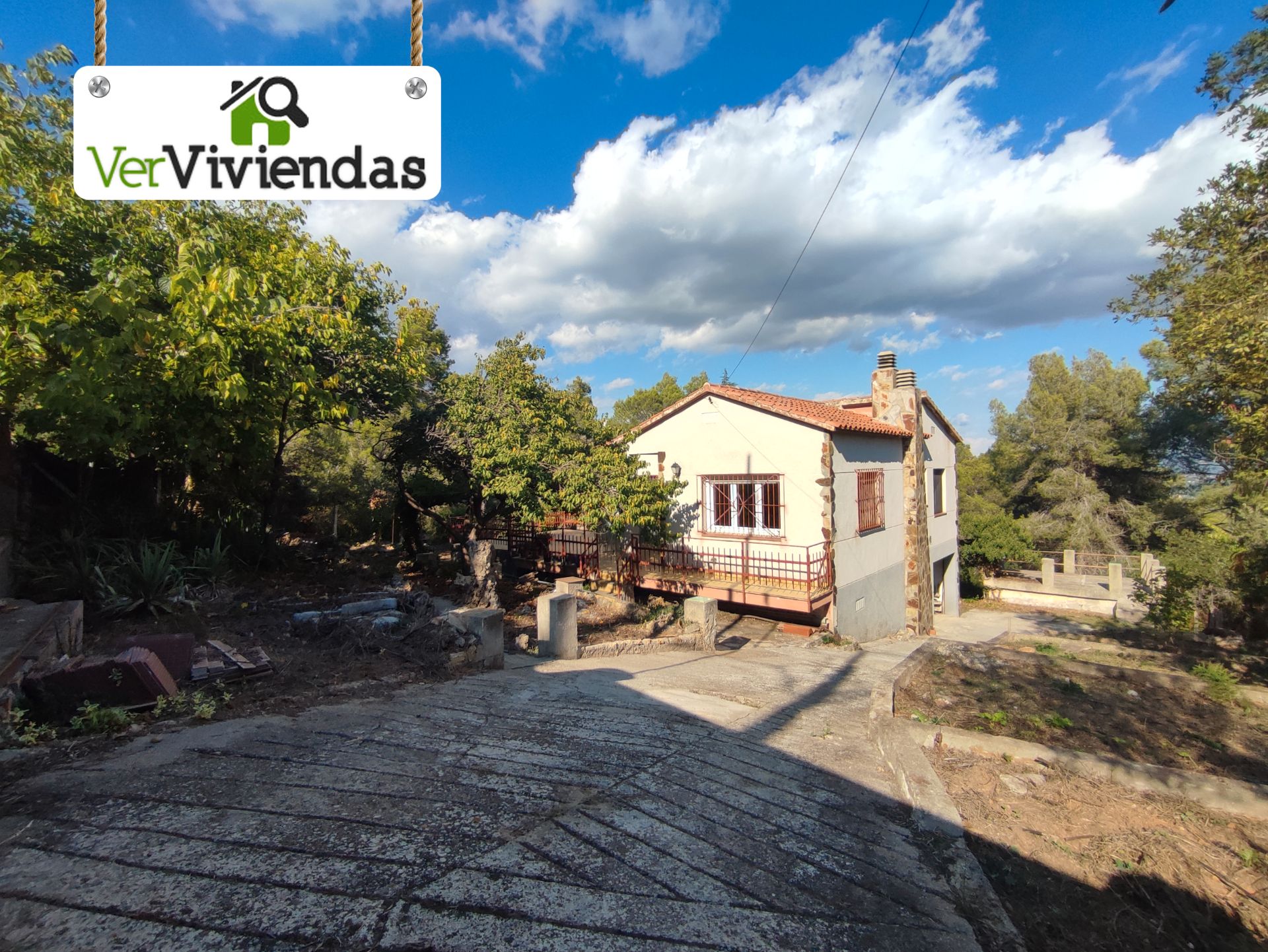 Vista exterior de Casa o xalet en venda en Vallirana amb Calefacció, Jardí privat i Terrassa