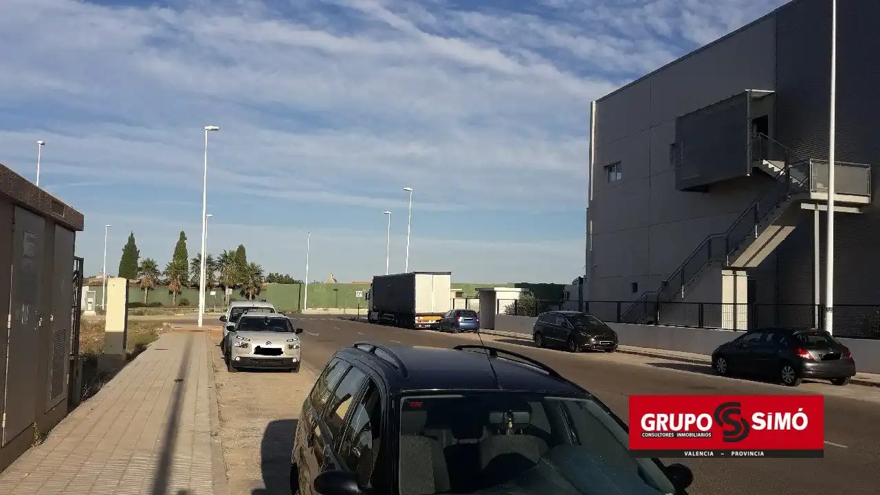 Parkplatz von Fabrik Grundstücke zum Verkauf in Llombai