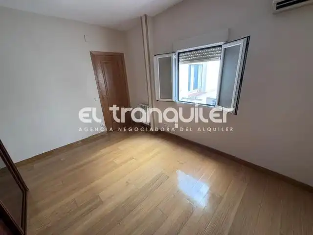 Schlafzimmer von Wohnung zur Miete in Madrid mit Klimaanlage und Waschmaschine