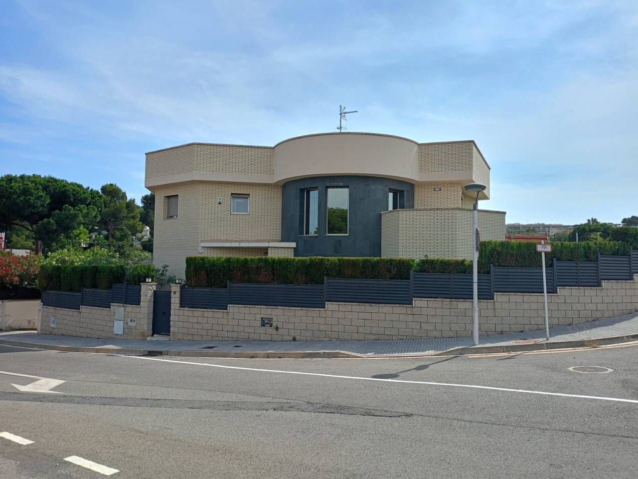 Vista exterior de Casa o xalet en venda en Salou amb Aire condicionat, Calefacció i Jardí privat