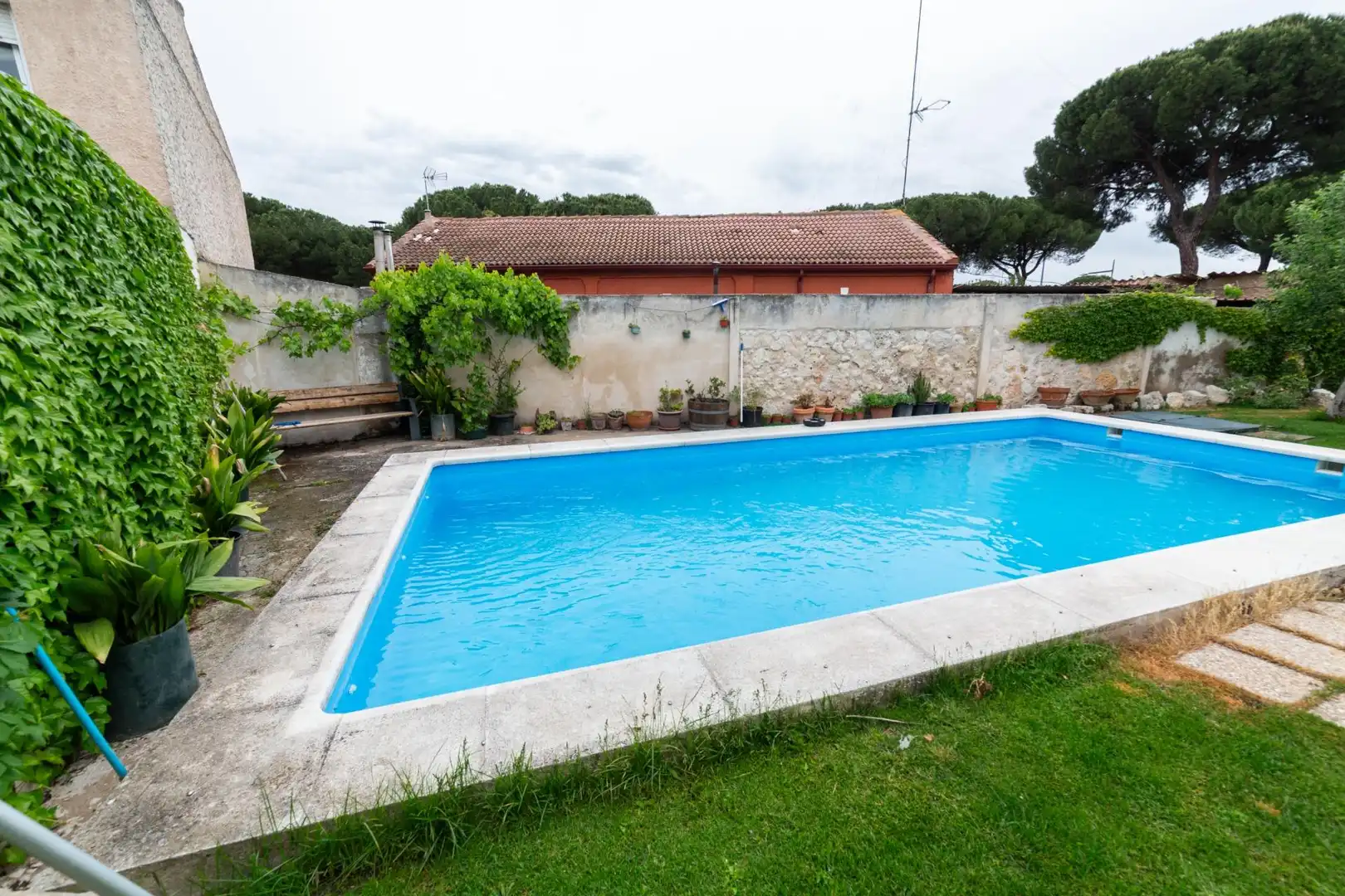 Piscina de Casa o chalet en venta en Valladolid con Calefacción, Jardín privado y Piscina