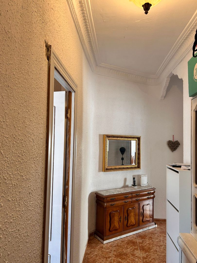 Flat for sale in  Valencia Capital  with Air Conditioner and Balcony