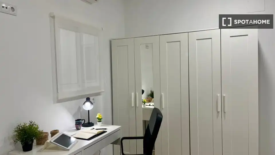 Habitación de Piso de alquiler en Burjassot con Aire acondicionado, Calefacción y Amueblado