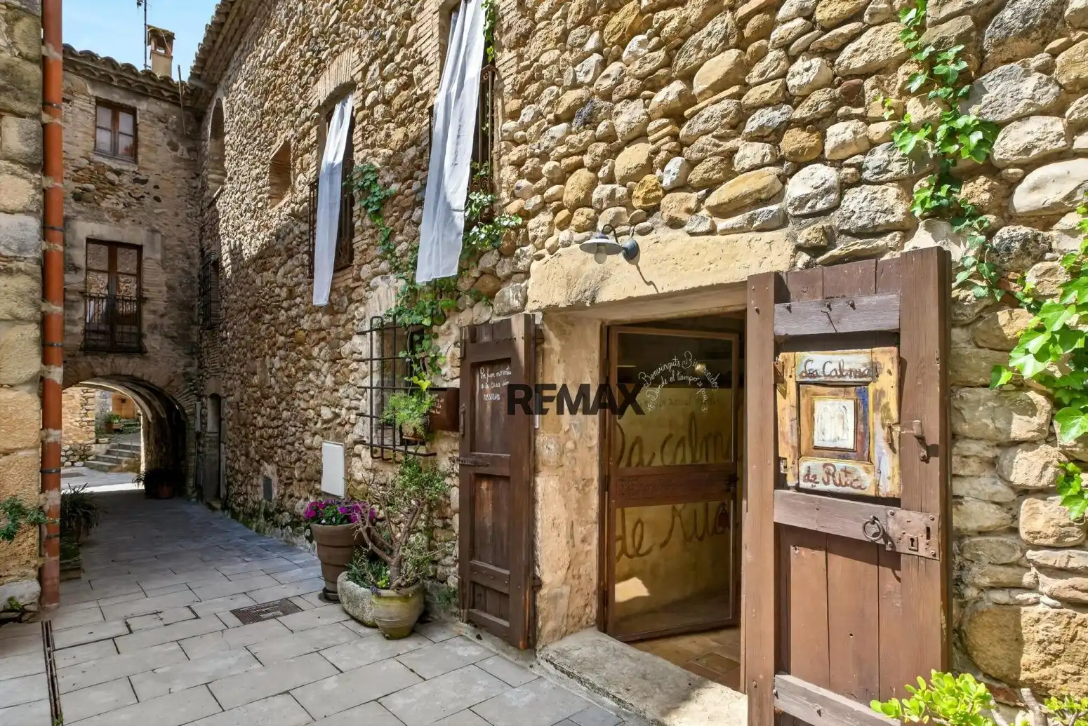 Außenansicht von Haus oder Chalet zum Verkauf in Esponellà mit Heizung, Privatgarten und Terrasse